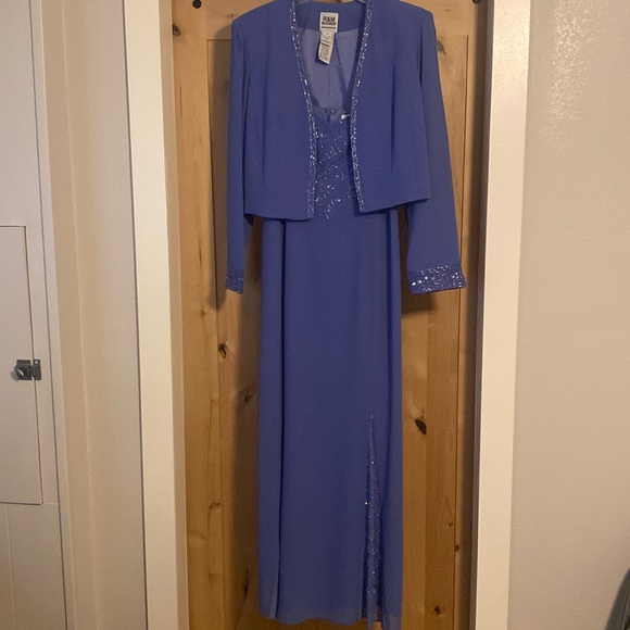 Formal dress with jacket. - Picture 1 of 1